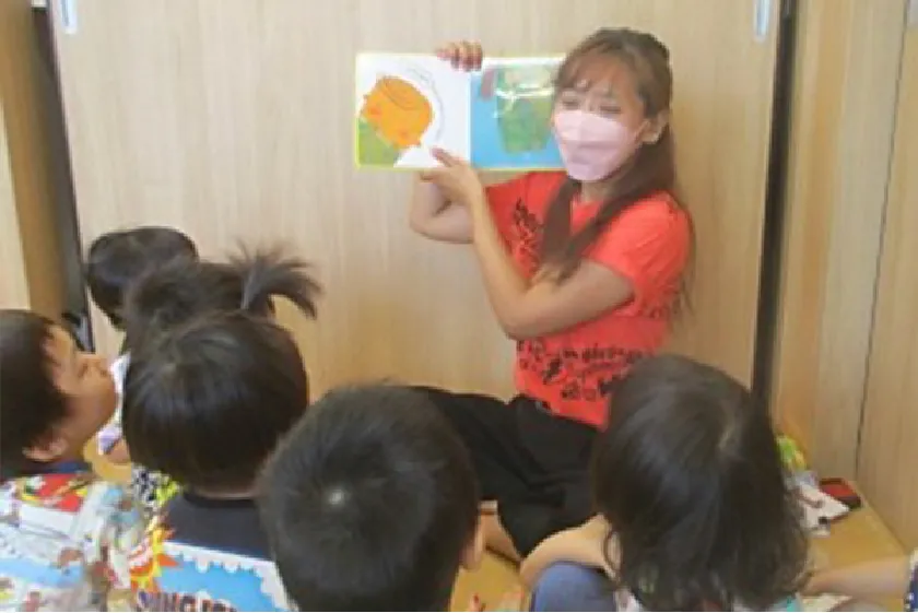 園での読み聞かせの様子
